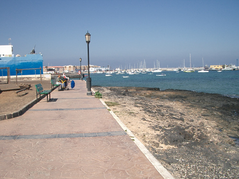 Blick zum Hafen von Corralejo auf Fuerteventura