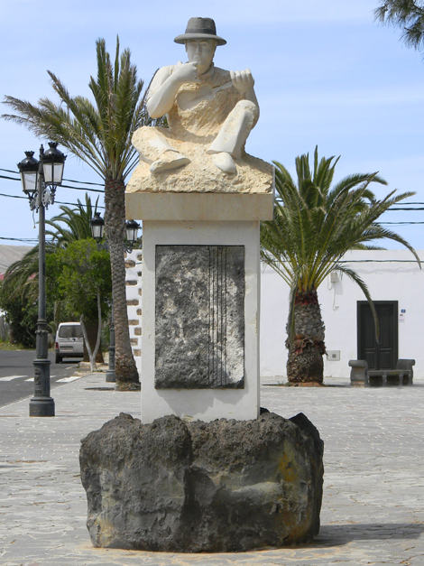 Statue in Tetir