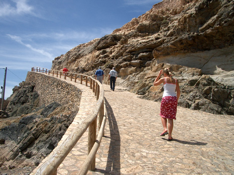 Path to the cliff