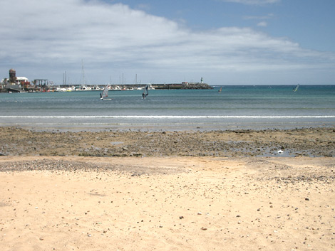 Blick auf den Hafen von Caleta de Fuste