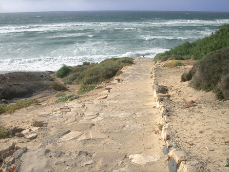 Treppe hinunter zum Strand von La Pared