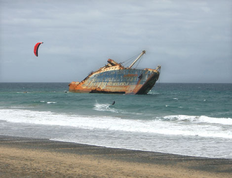Schiff American Star, in 2007 zusammengefallen, nur noch kleine Teile sichtbar